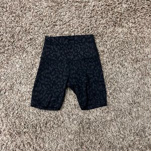 Wunder train high-rise short 6”